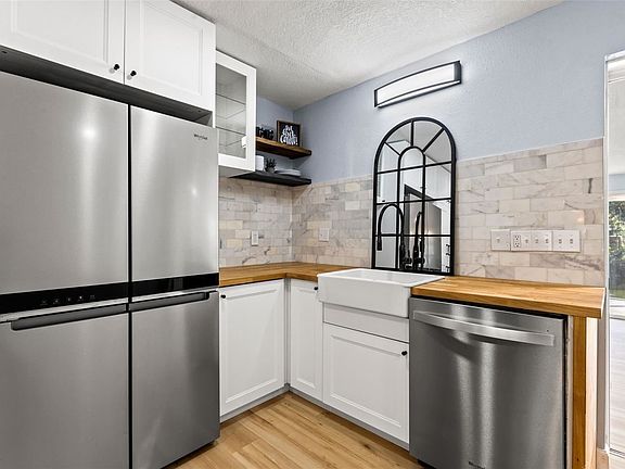 3rd image of 217R Evelyn Ave