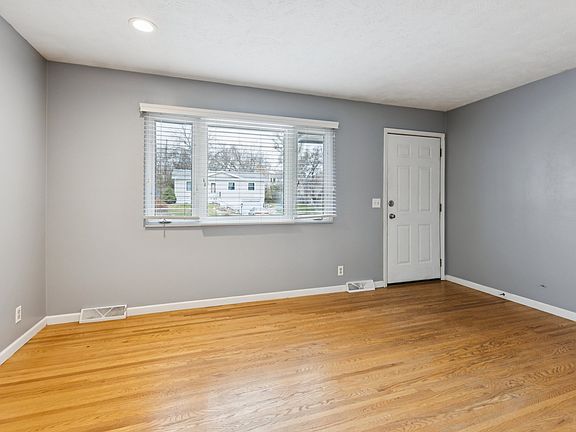 4th image of 5113 S 142nd St