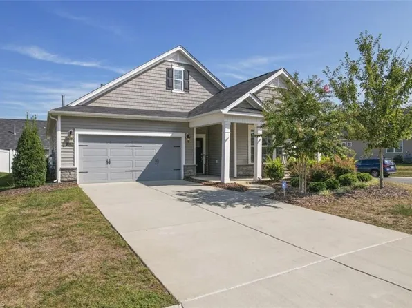 5139 Garnet Hill Dr, Clemmons, NC 27012