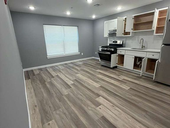3rd image of 159 12th Ave #202