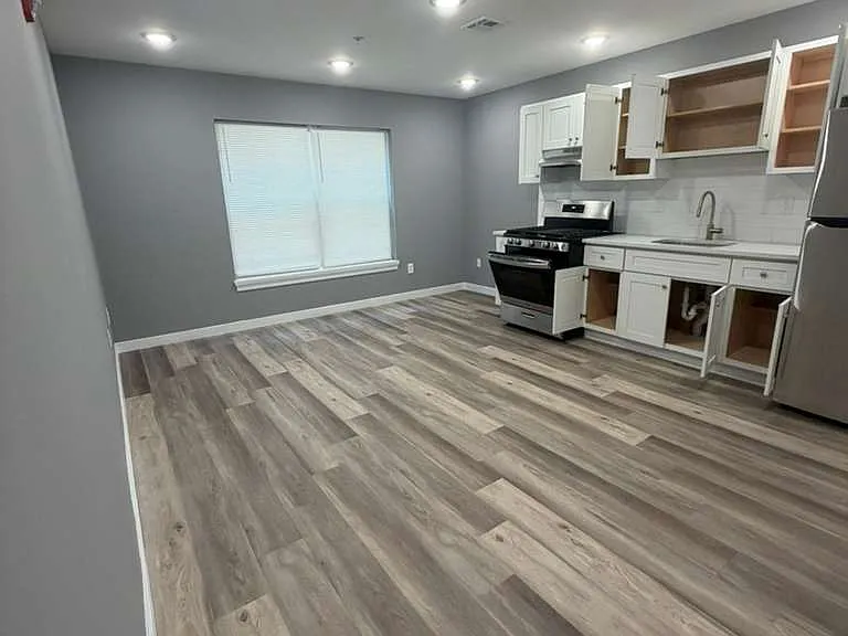 159 12th Ave #202 — Photo 3