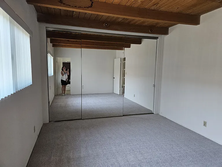 943-959 Ventura Ave — Photo 17