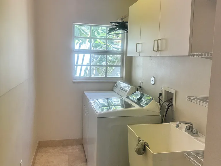 857 SW 11th Ct — Photo 16