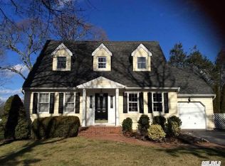 65 Rutgers Ln, Huntington, NY 11743