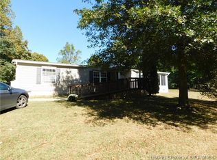 2572 S Hickory Grove Rd, Pekin, IN 47165