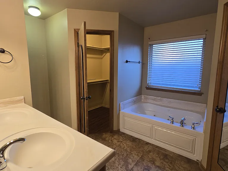 12217 Fox Hill Way — Photo 17