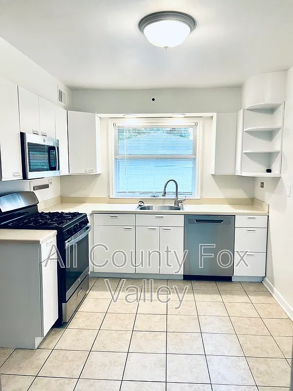 3 bed, 1.0 bath, $2,695 — Photo 4