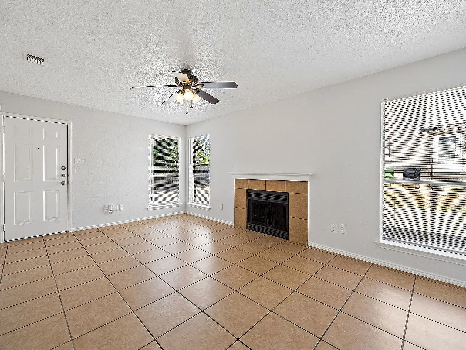 2 bed, $750 — Photo 1