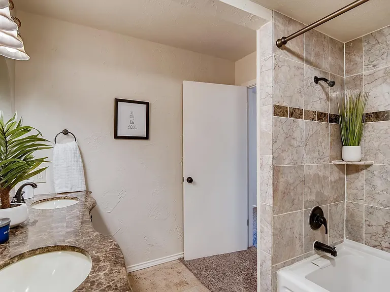 1724 Westridge Dr — Photo 16