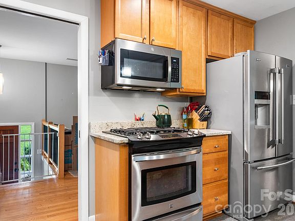 3rd image of 267 25th Ave NW