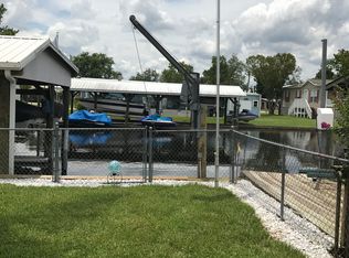 77 Carefree Dr, Welaka, FL 32193