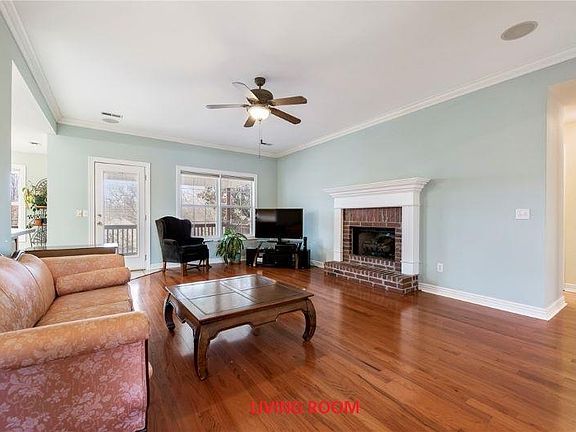 2nd image of 603 SW Duke Ave