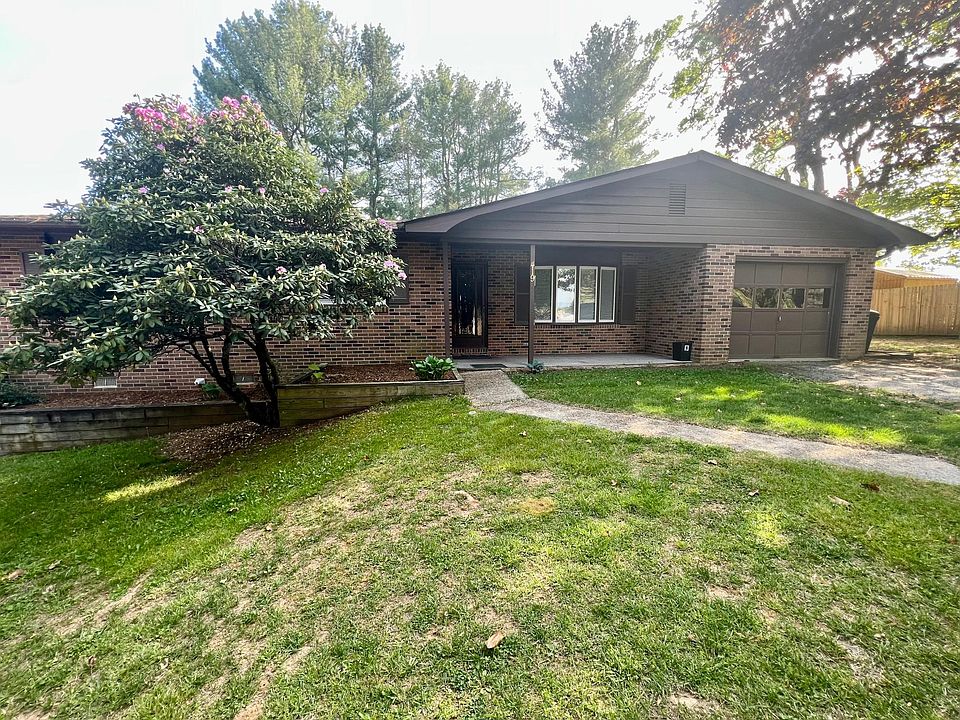 419 Crest Road East Flat Rock