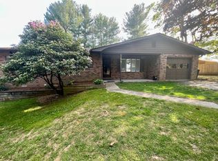 419 Crest Rd, East Flat Rock, NC 28726