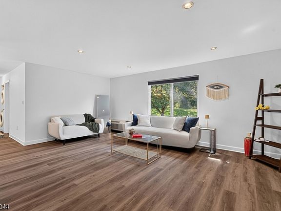 3rd image of 74 Eton Way