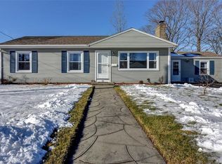 60 Weeden Ave, Rumford, RI 02916