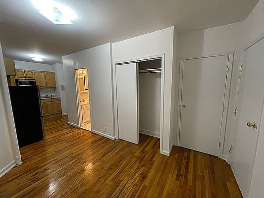 4th image of 341 E 65th St APT 4RE