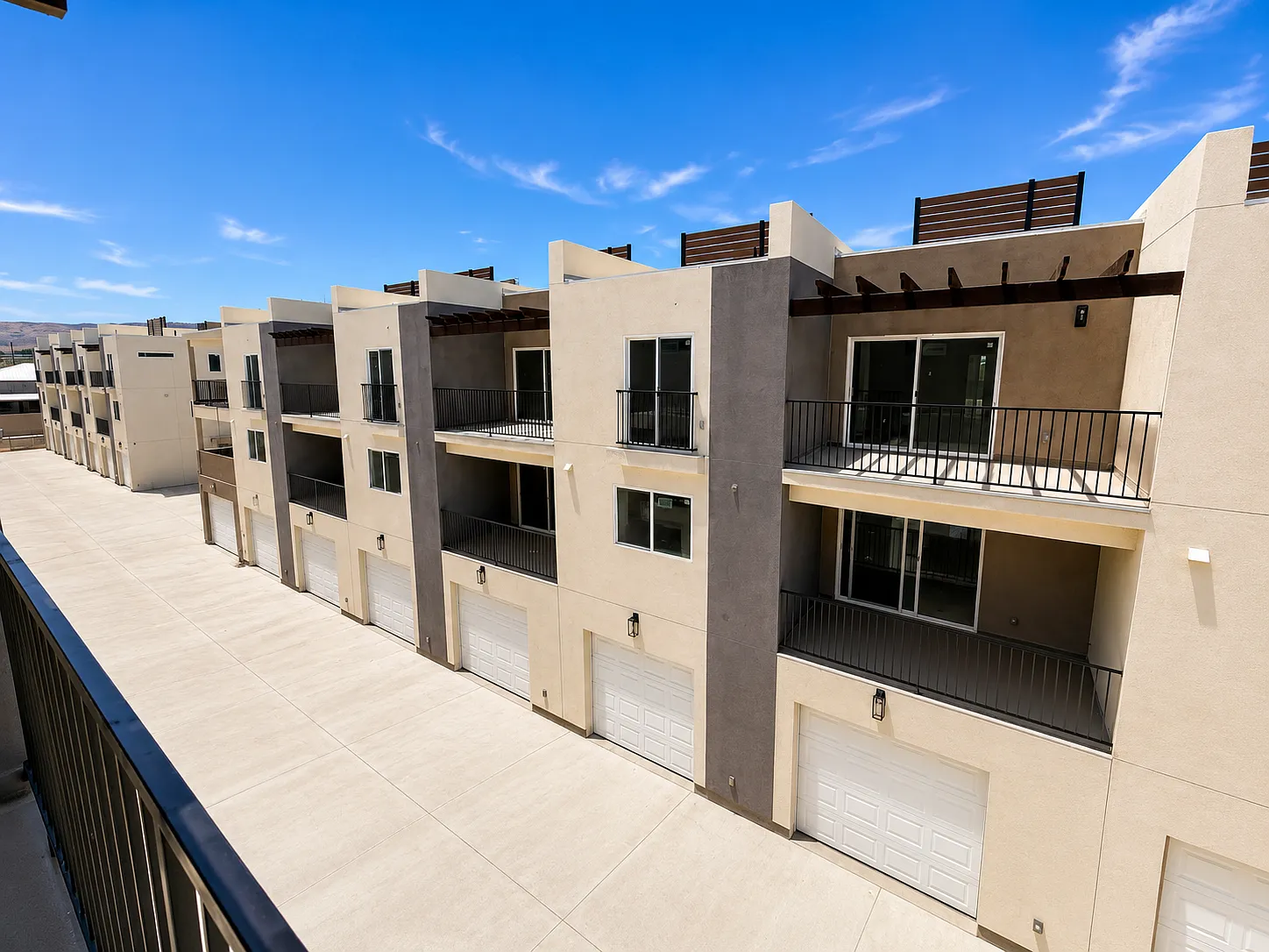 2 bed, 2.5 bath, 1500 sqft, $2,500 — Photo 4