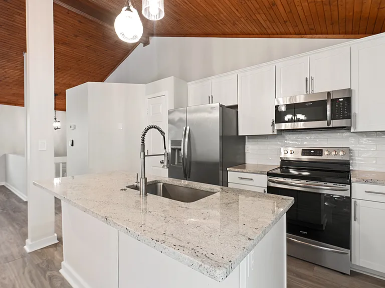 1409 Hartland Woods Way — Photo 2