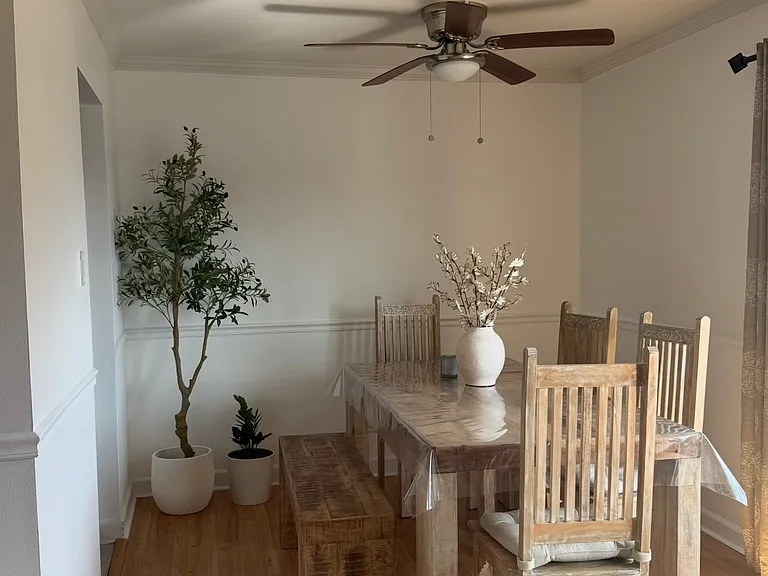 1121 Hinswood Dr — Photo 2