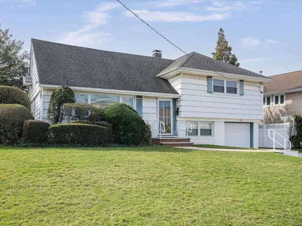 179 W Waukena Avenue, Oceanside, NY 11572