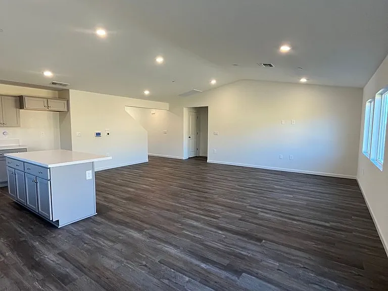 1654 Pacific Dr — Photo 12