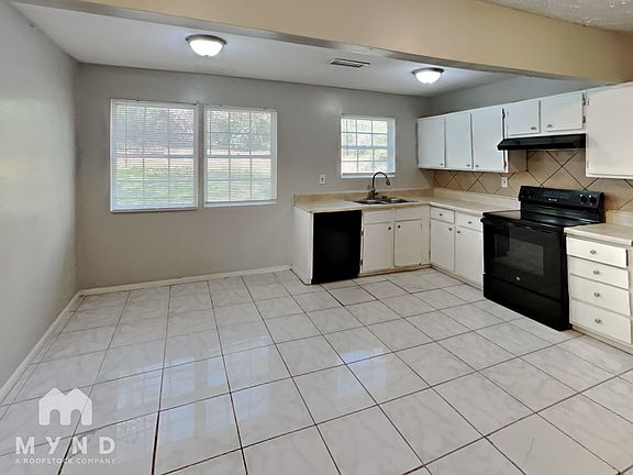 3rd image of 450 Fairburn Rd NW