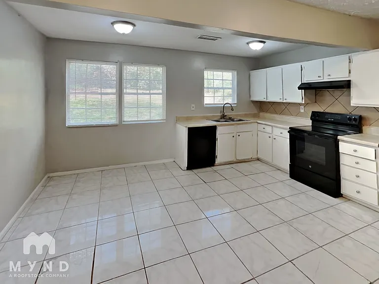 450 Fairburn Rd NW — Photo 5