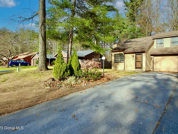 5th image of 13 Pepperbush Place