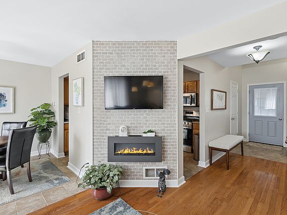 5th image of 22975 Westwind Dr