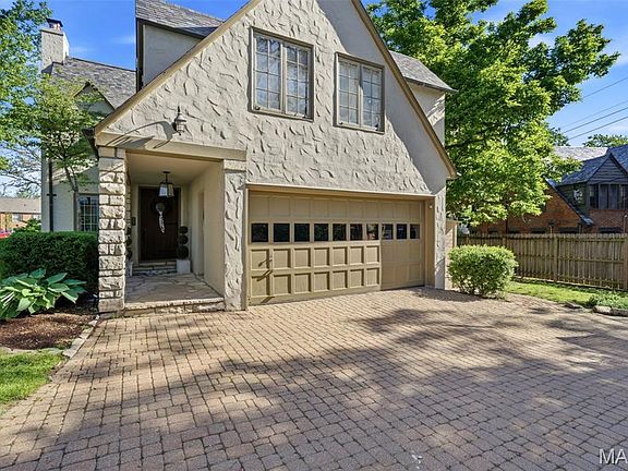 4th image of 36 Algonquin Wood Pl