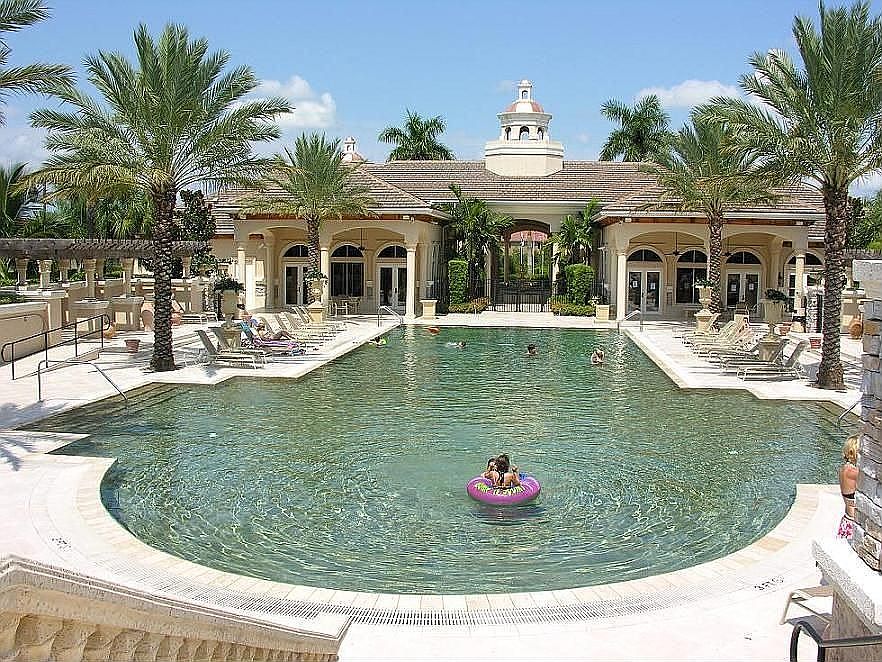 Comm. Pool club house gym