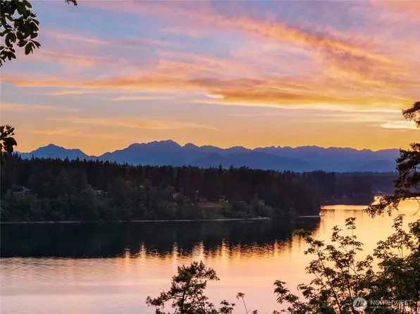 7733 Hansen Road NE, Bainbridge Island, WA 98110
