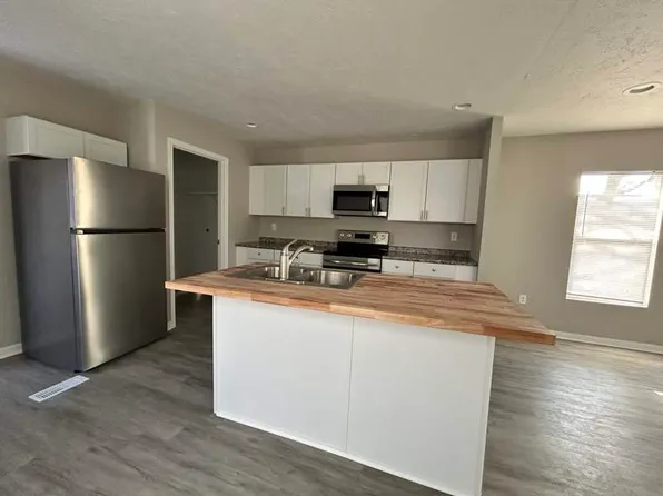 5715 Heather View Ln #Vh059, Fort Wayne, IN 46818