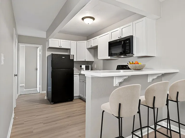 Monroe Terrace Apartments — Photo 24