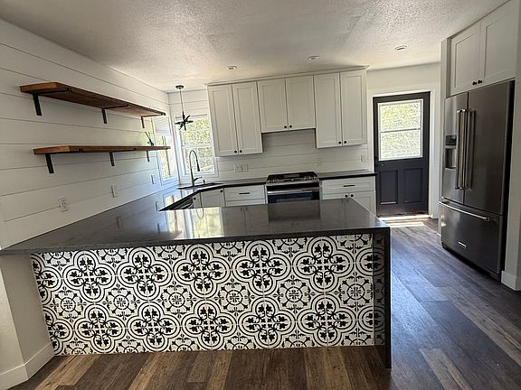 4th image of 5731 Arroyo Ave