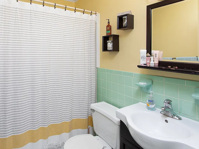 324 McMasters St — Photo 11