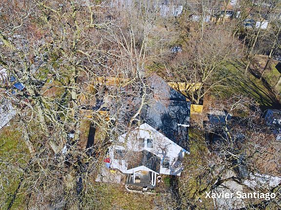 2nd image of 1128 Emerald Ave NE