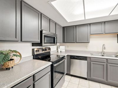 9623 N 51st Dr, Glendale, AZ, 85302