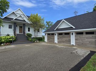 7616 1st St, Onekama, MI 49675