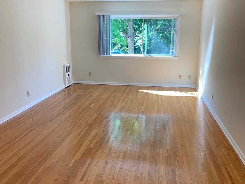 1st image of 689 Snelling Ave S #102