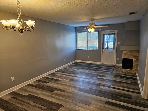5th image of 9510 Darien Ave