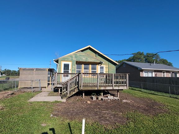 3rd image of 203 SE 29th Ct