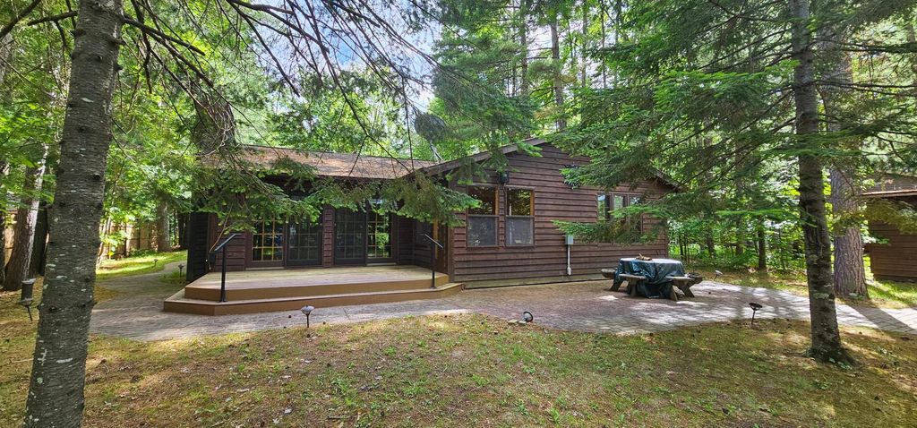 N11294 Clear Lake Rd, Elcho, WI