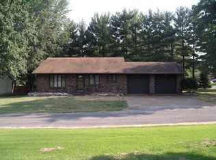 16 Ruth Ann Dr, Godfrey, IL 62035
