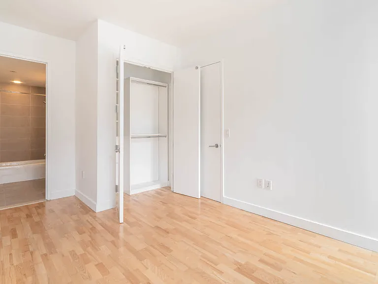 500 W 23rd St #2H — Photo 24
