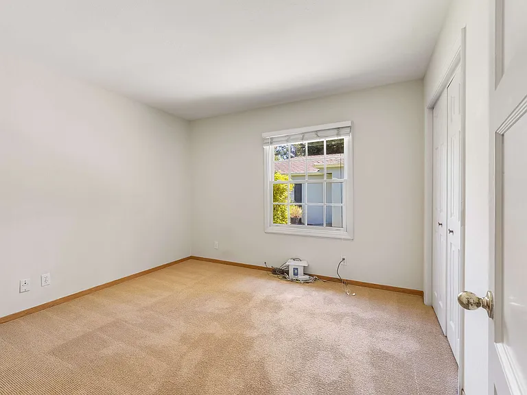 558 Beresford Ave — Photo 23