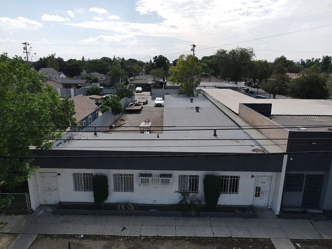 Studio, 2.0 bath, 2428 sqft, $6,100 — Photo 4