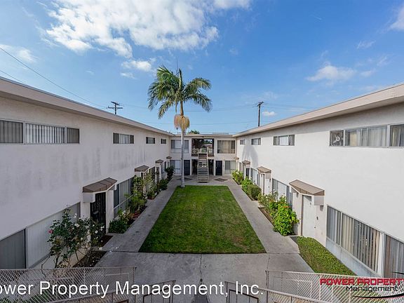 4th image of 14800 S Berendo Ave APT 2