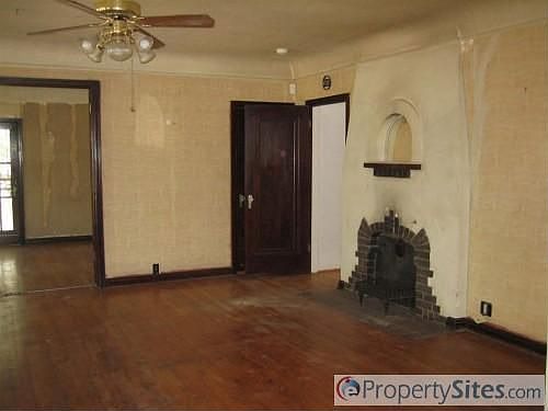 3rd image of 1295 Dahlia St